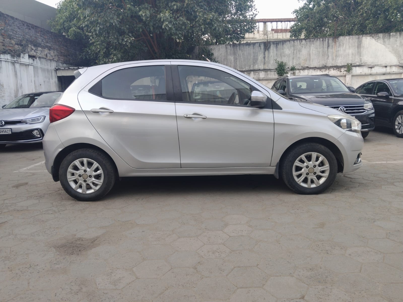 Tata Tiago(2016-2019) Revotron Xza
